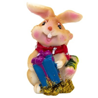 Декоративная фигурка - Кролик с шарфом и подарком, 3 см, бежевый, керамика (440238-4) 440238-4 фото