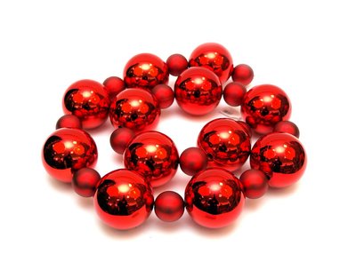 Новогоднее украшение - гирлянда из шаров, 1,83 м, красная, пластик (110032) 110032 фото