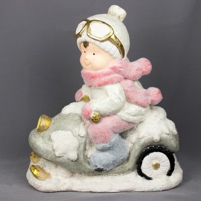 Декоративна фігурка - Хлопчик на снігоході, 39,5x24,5x42 см, білий, магнезія (920067) 920067 фото